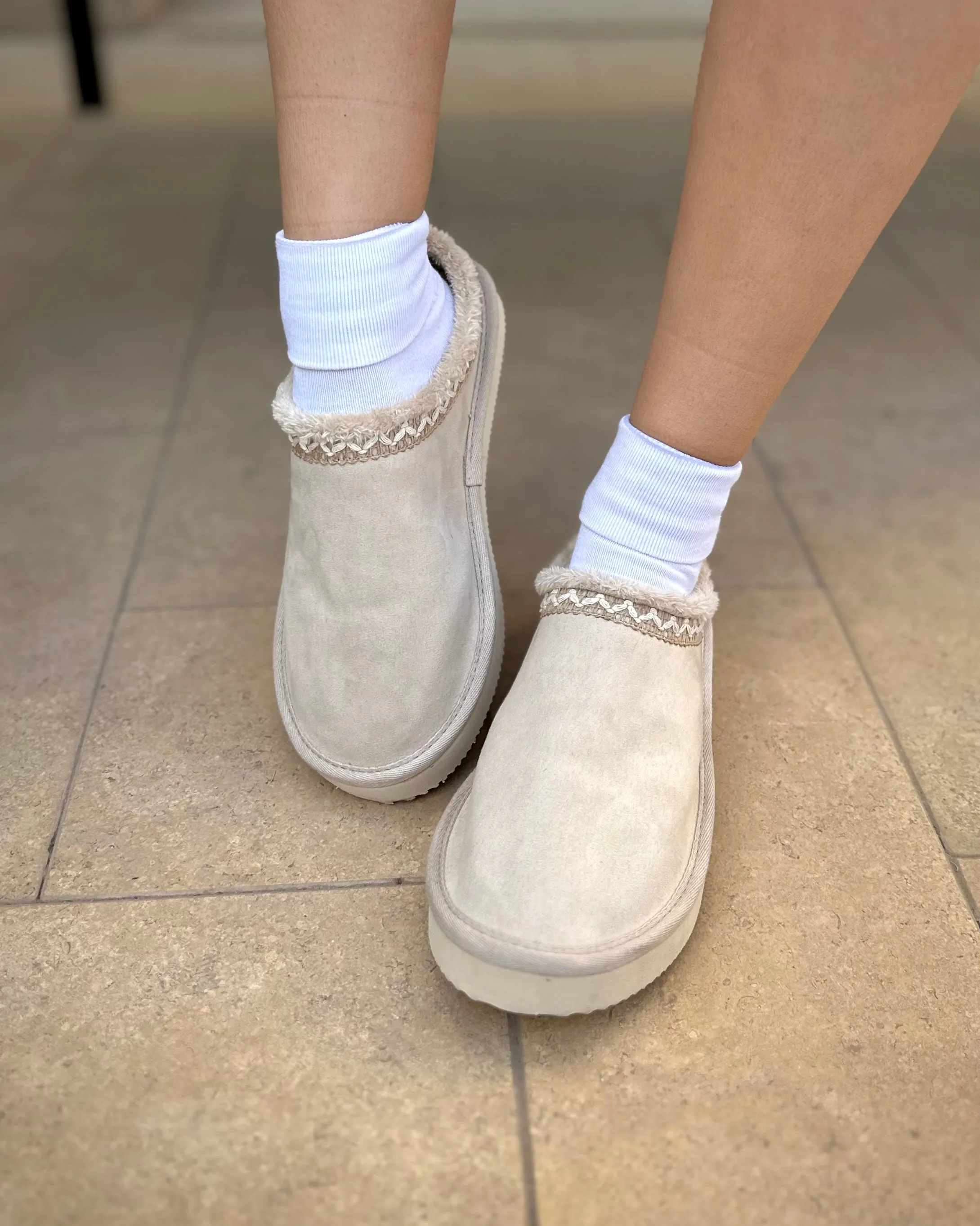 BUZZ SUEDE MULES - BEIGE
