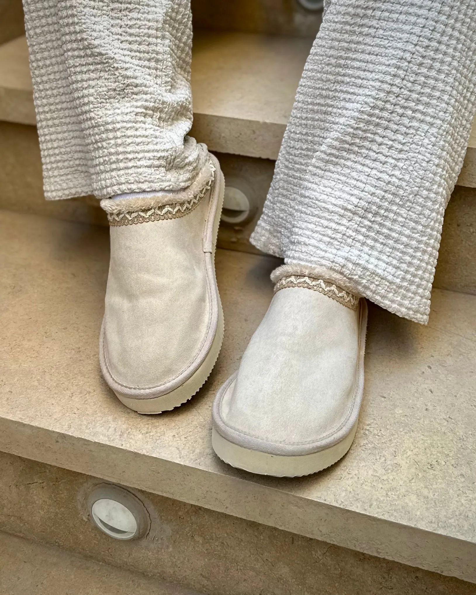 BUZZ SUEDE MULES - BEIGE
