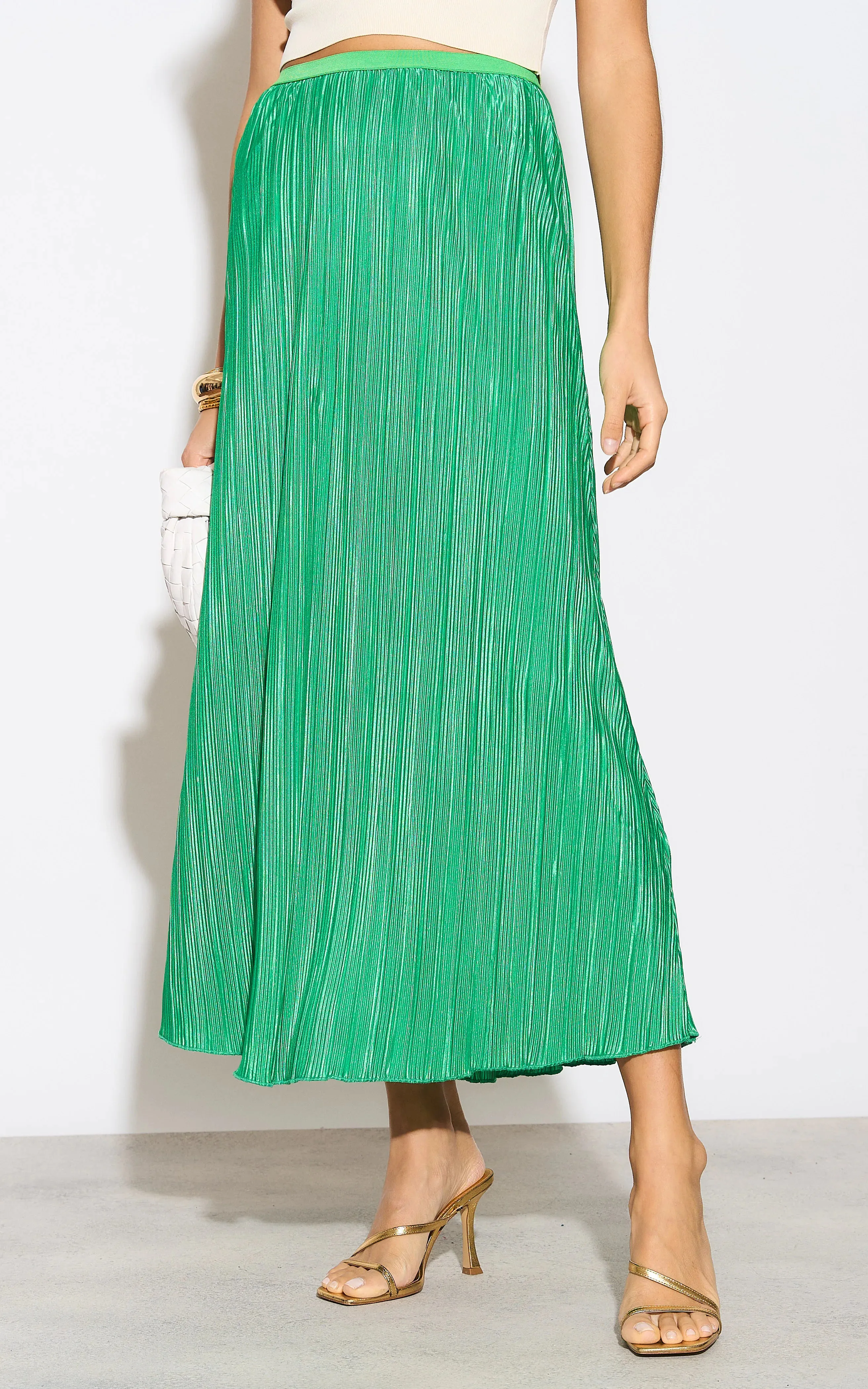 Classic Pleated Midi Skirt in Green