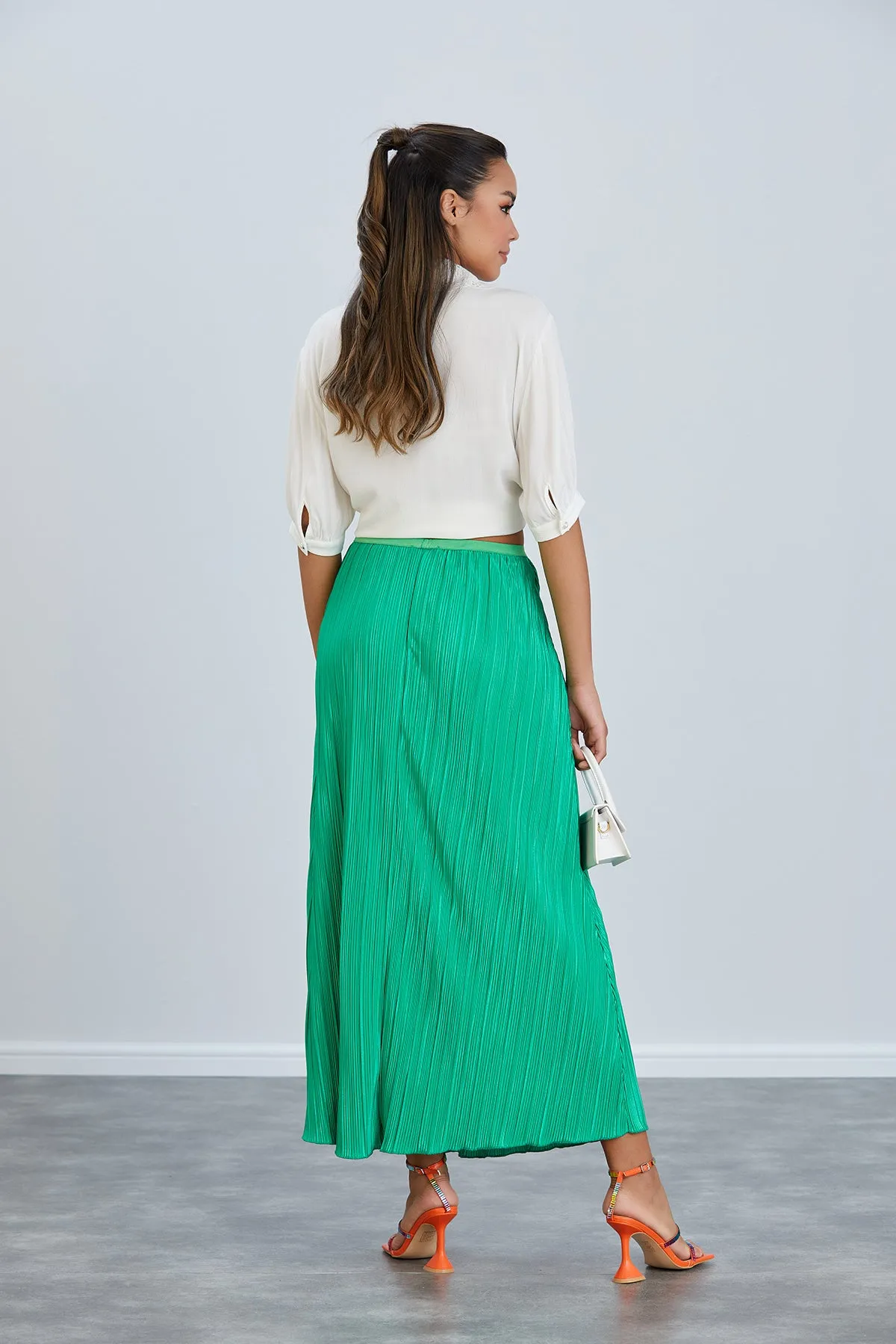Classic Pleated Midi Skirt in Green