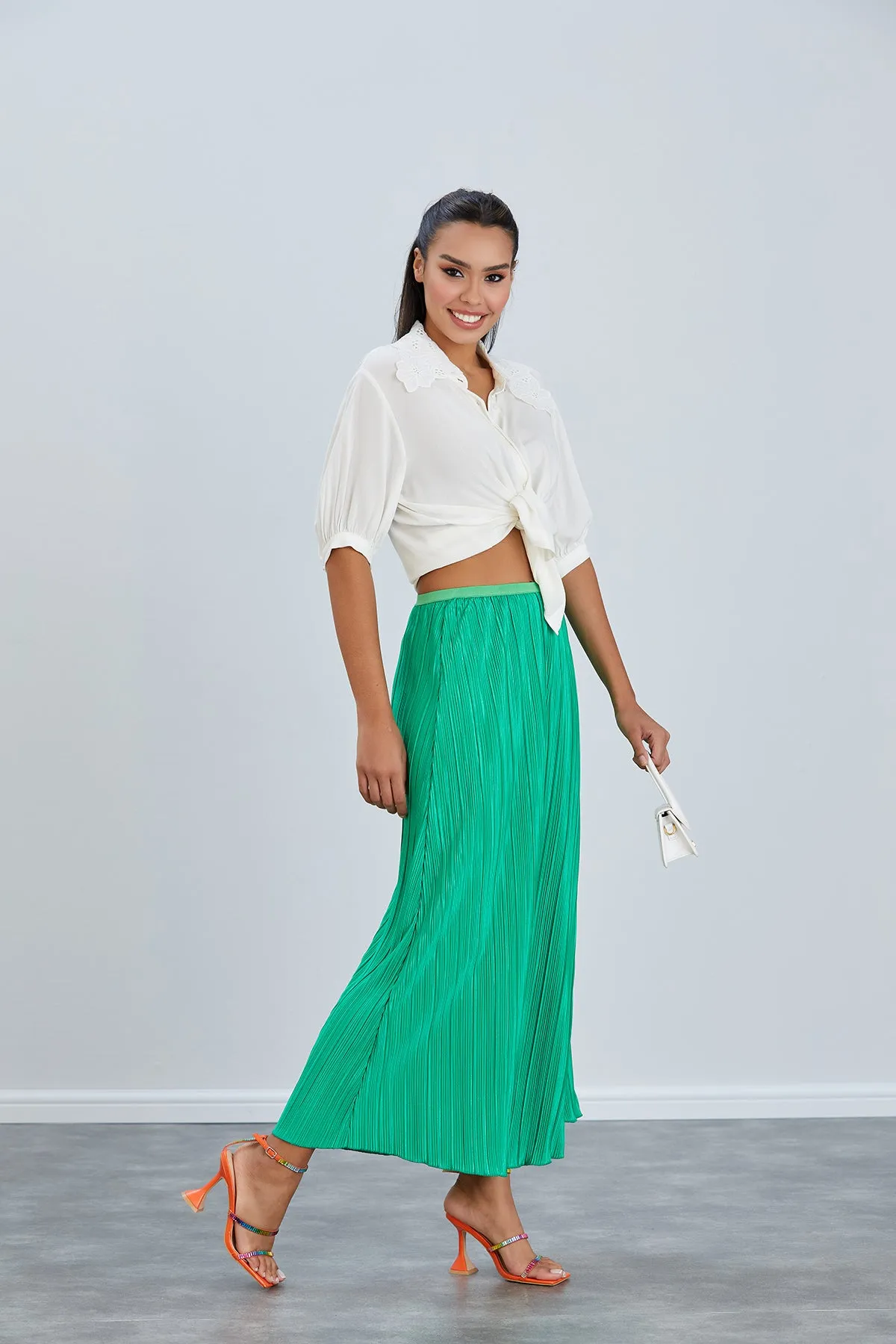 Classic Pleated Midi Skirt in Green