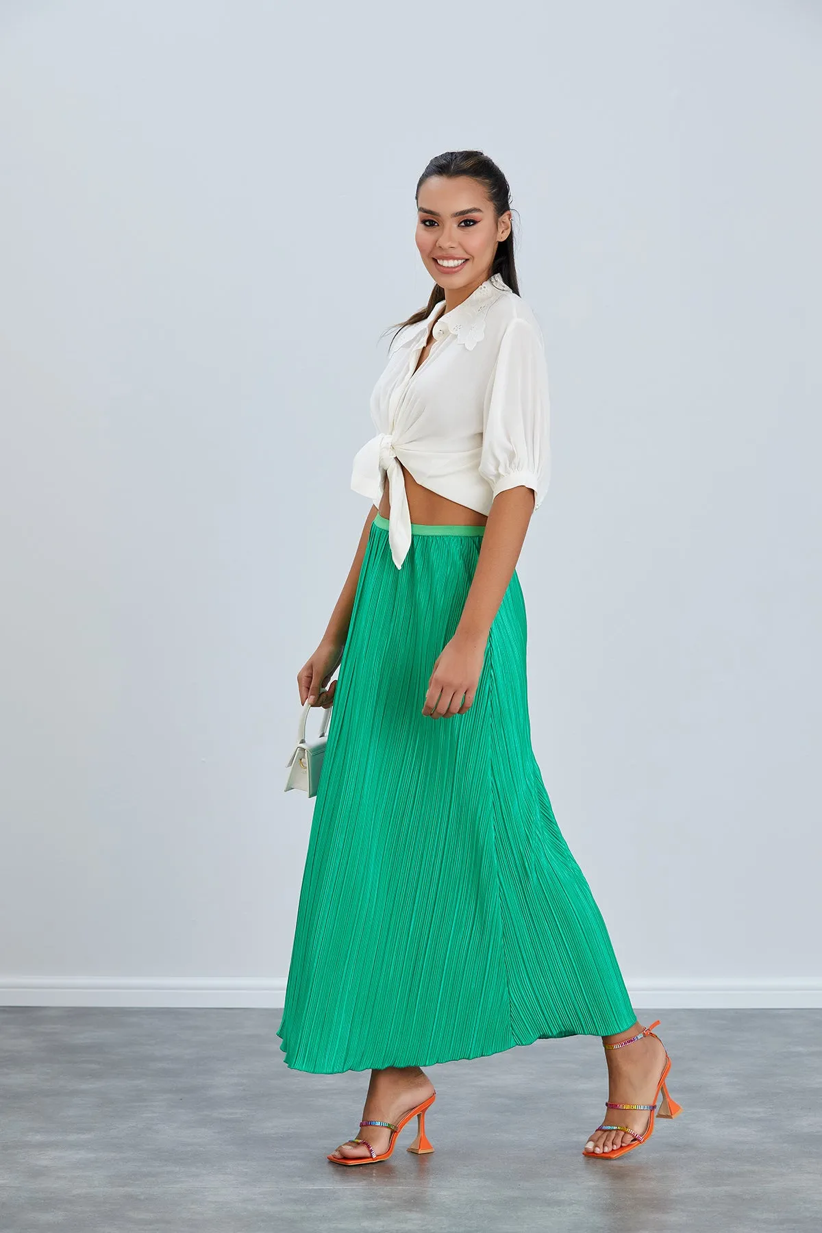 Classic Pleated Midi Skirt in Green