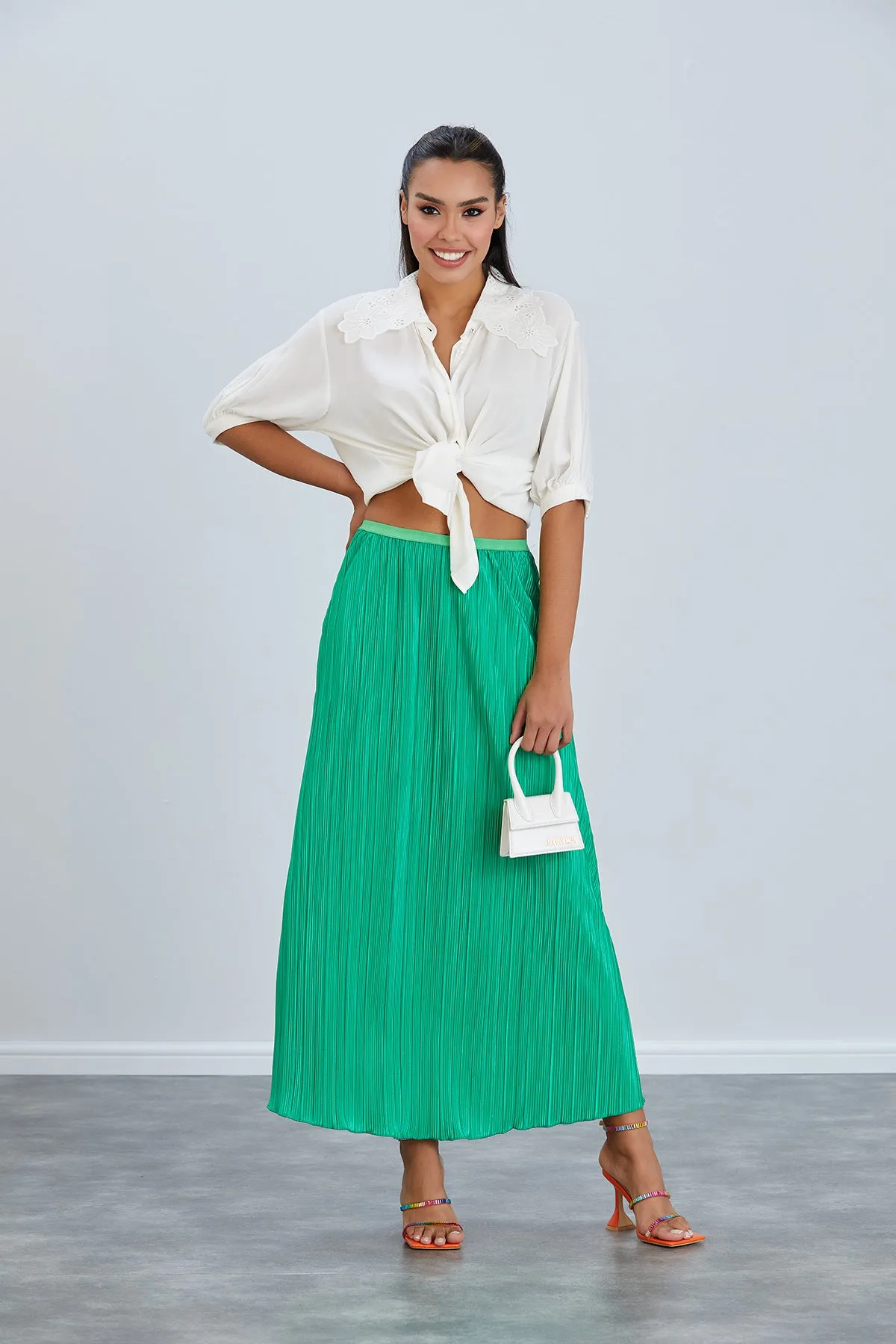 Classic Pleated Midi Skirt in Green