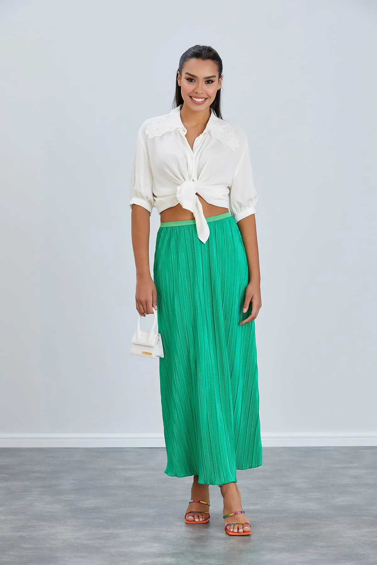 Classic Pleated Midi Skirt in Green