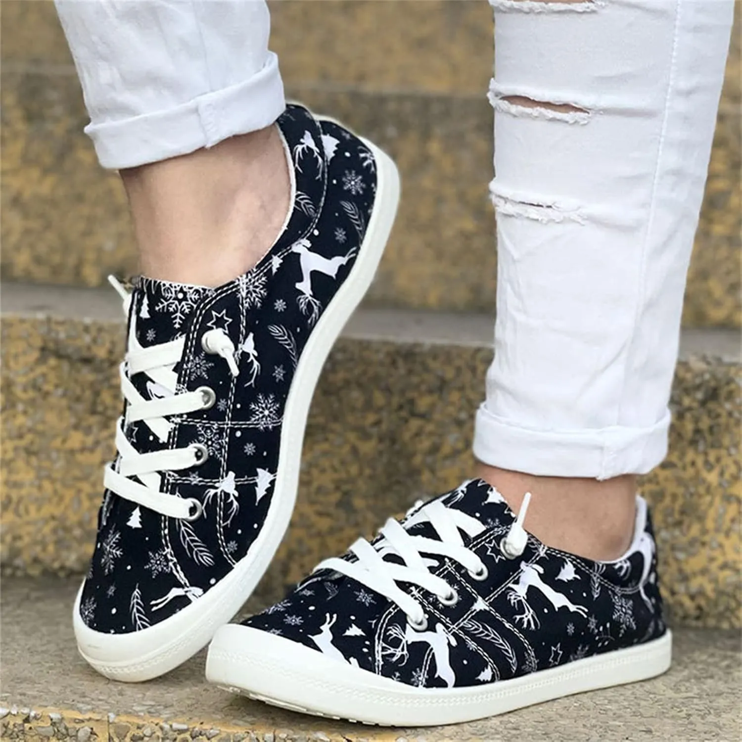 Lausiuoe Christmas Shoes For Women Flats Loafers Slip On Fashion Canvas Sneakers Casual Comfort Non-Slip Walking Shoes