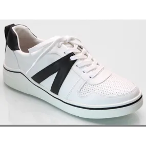 Mia-Alta Sneakers