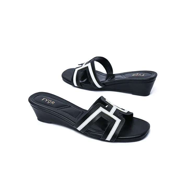Not Too Casual Mules HL 204