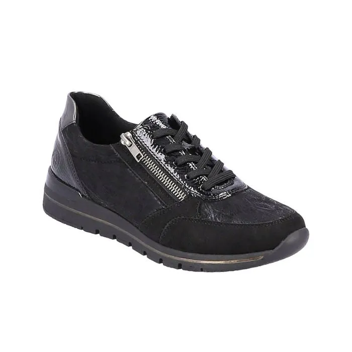 R6700 Lace-Up Sneaker