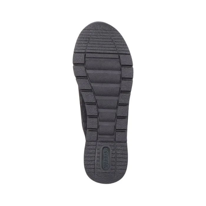 R6700 Lace-Up Sneaker