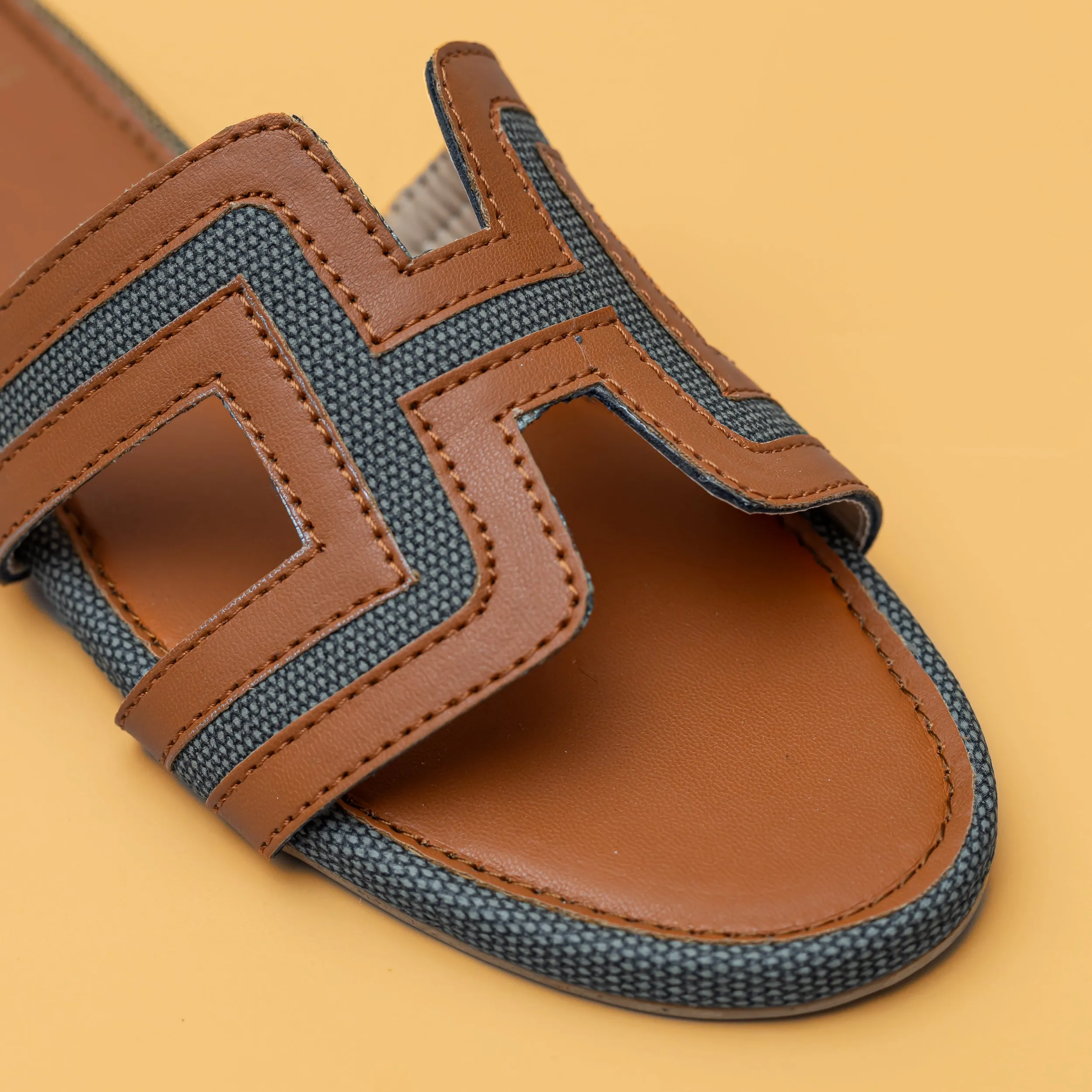 Round Toe H Flats-Tan/Green