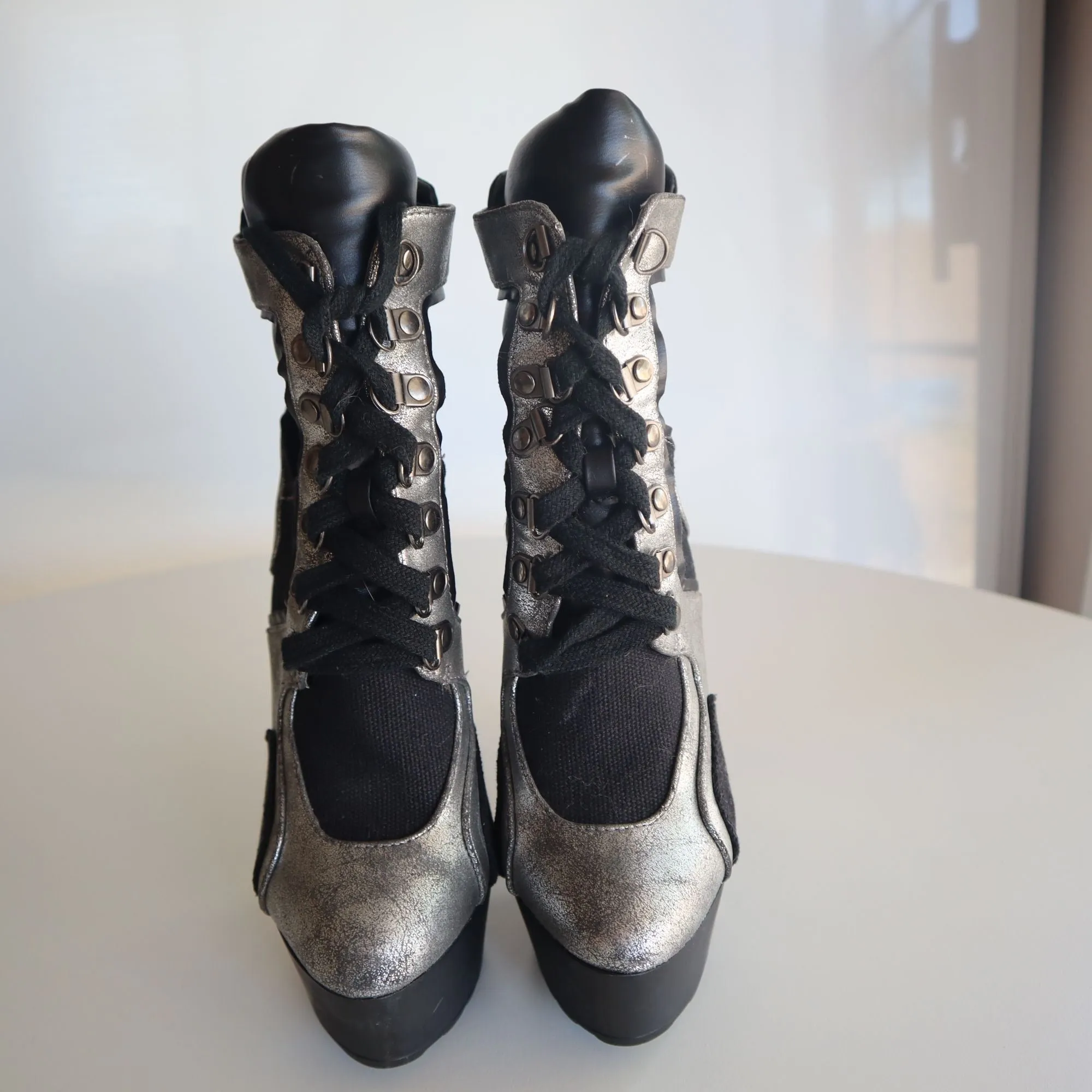 Shoe Republic LA Metallic Silver & Black Platform Stiletto Ankle Boots Size 6