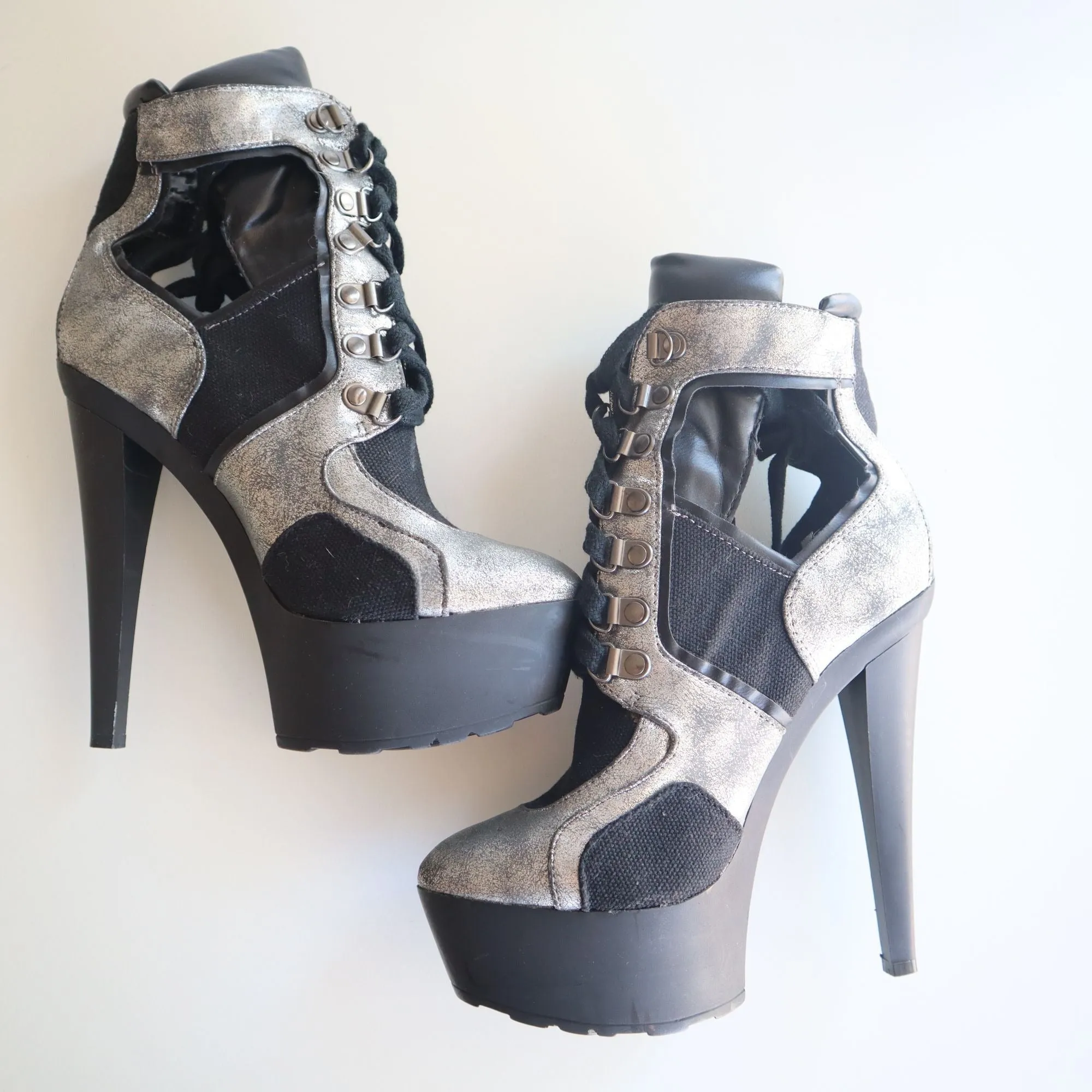 Shoe Republic LA Metallic Silver & Black Platform Stiletto Ankle Boots Size 6