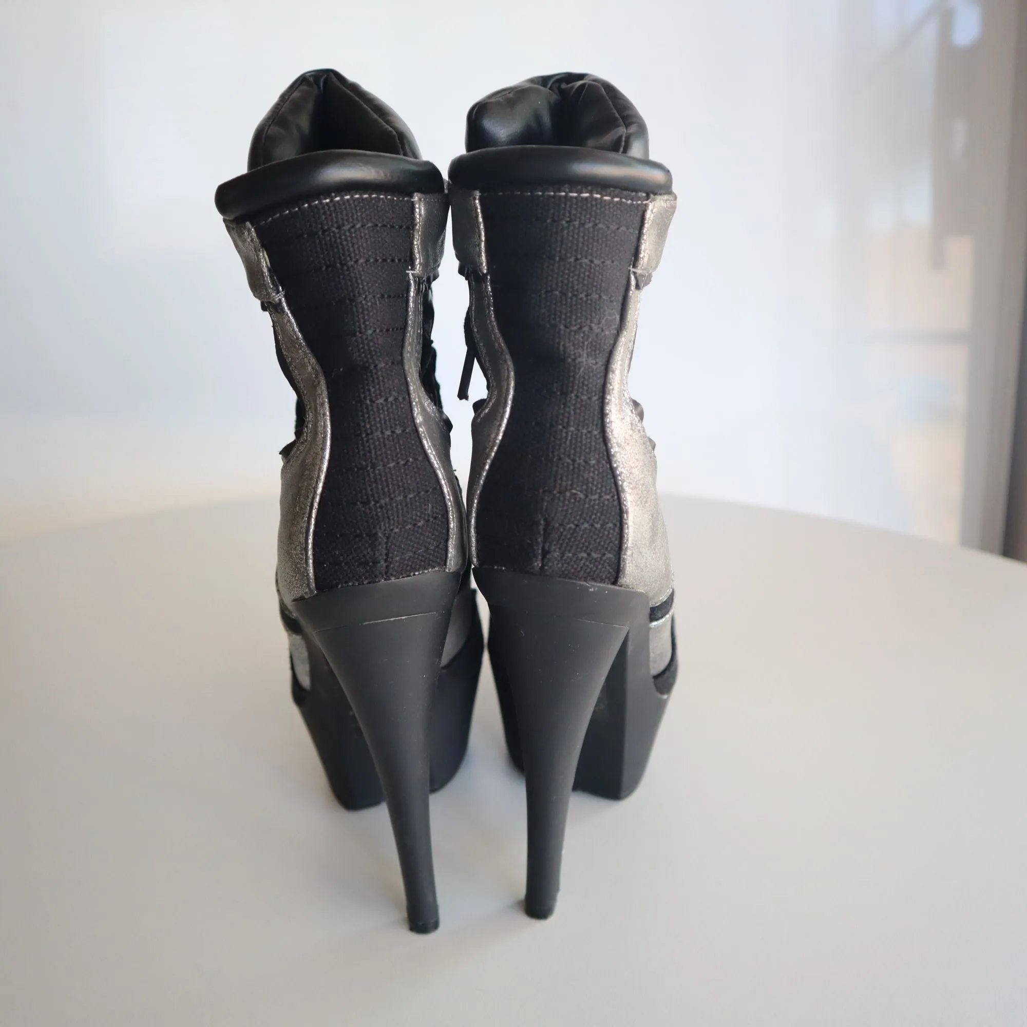 Shoe Republic LA Metallic Silver & Black Platform Stiletto Ankle Boots Size 6